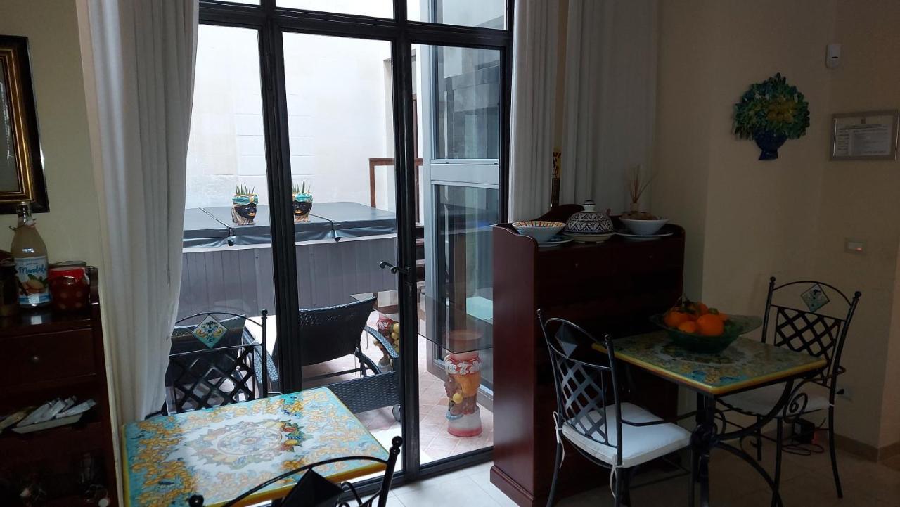Dimora Charleston Lecce Parcheggio Privato In Loco Gratis Bed & Breakfast Екстериор снимка