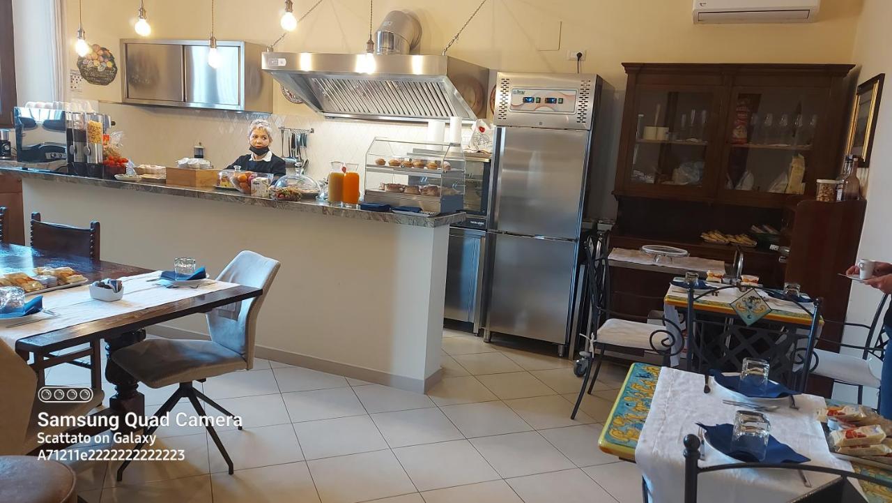 Dimora Charleston Lecce Parcheggio Privato In Loco Gratis Bed & Breakfast Екстериор снимка