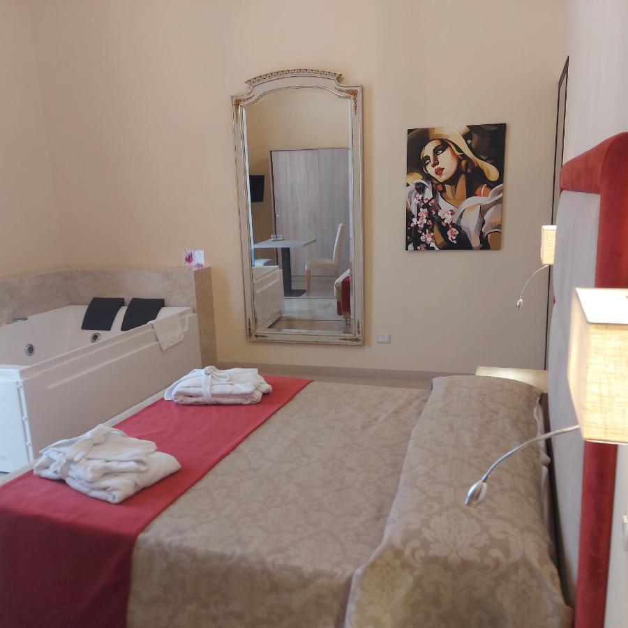 Dimora Charleston Lecce Parcheggio Privato In Loco Gratis Bed & Breakfast Стая снимка