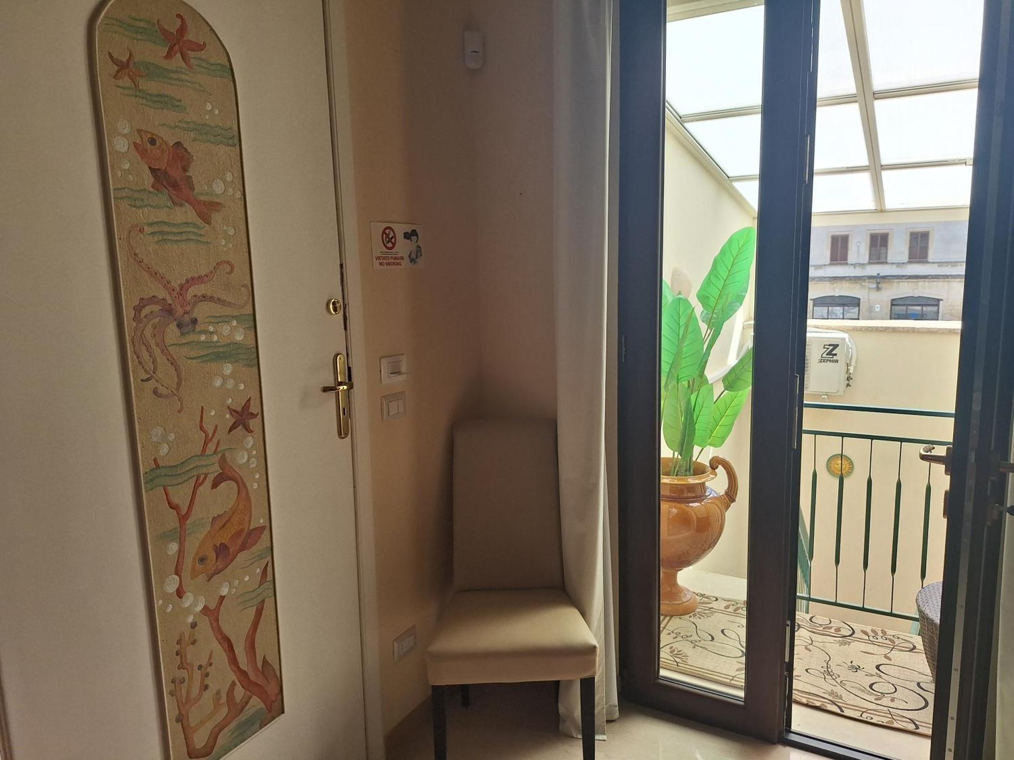 Dimora Charleston Lecce Parcheggio Privato In Loco Gratis Bed & Breakfast Стая снимка