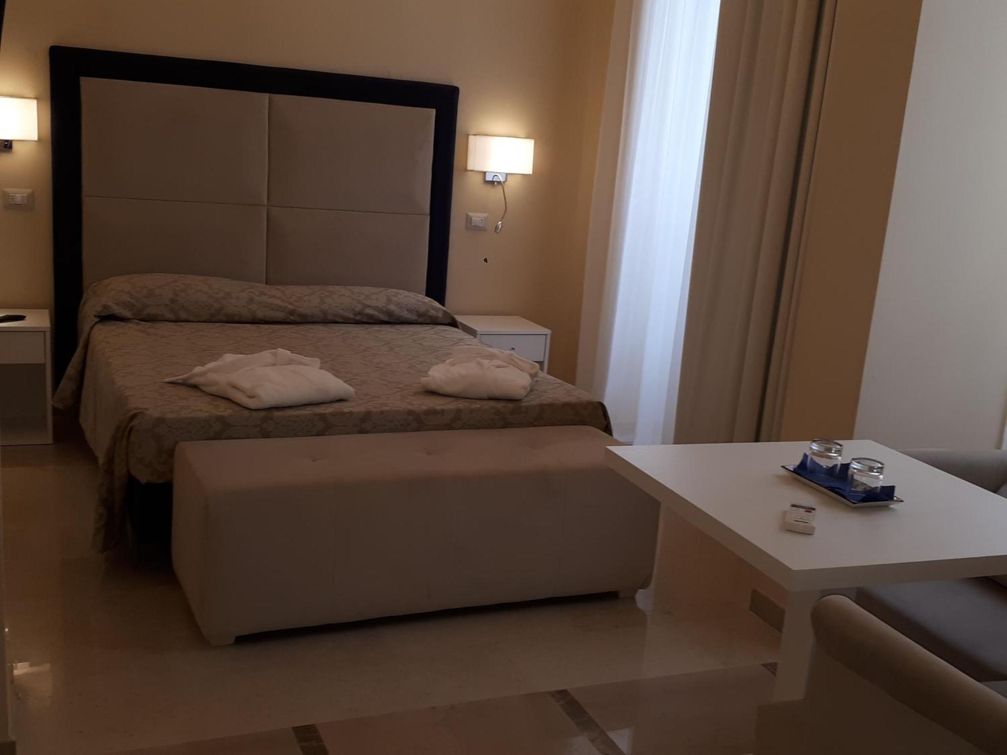 Dimora Charleston Lecce Parcheggio Privato In Loco Gratis Bed & Breakfast Стая снимка