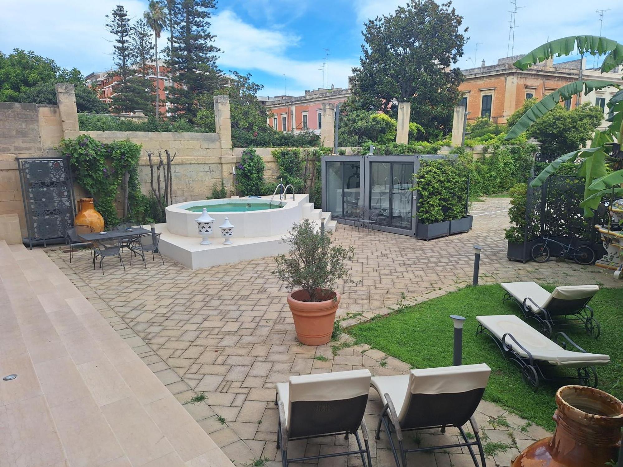 Dimora Charleston Lecce Parcheggio Privato In Loco Gratis Bed & Breakfast Екстериор снимка