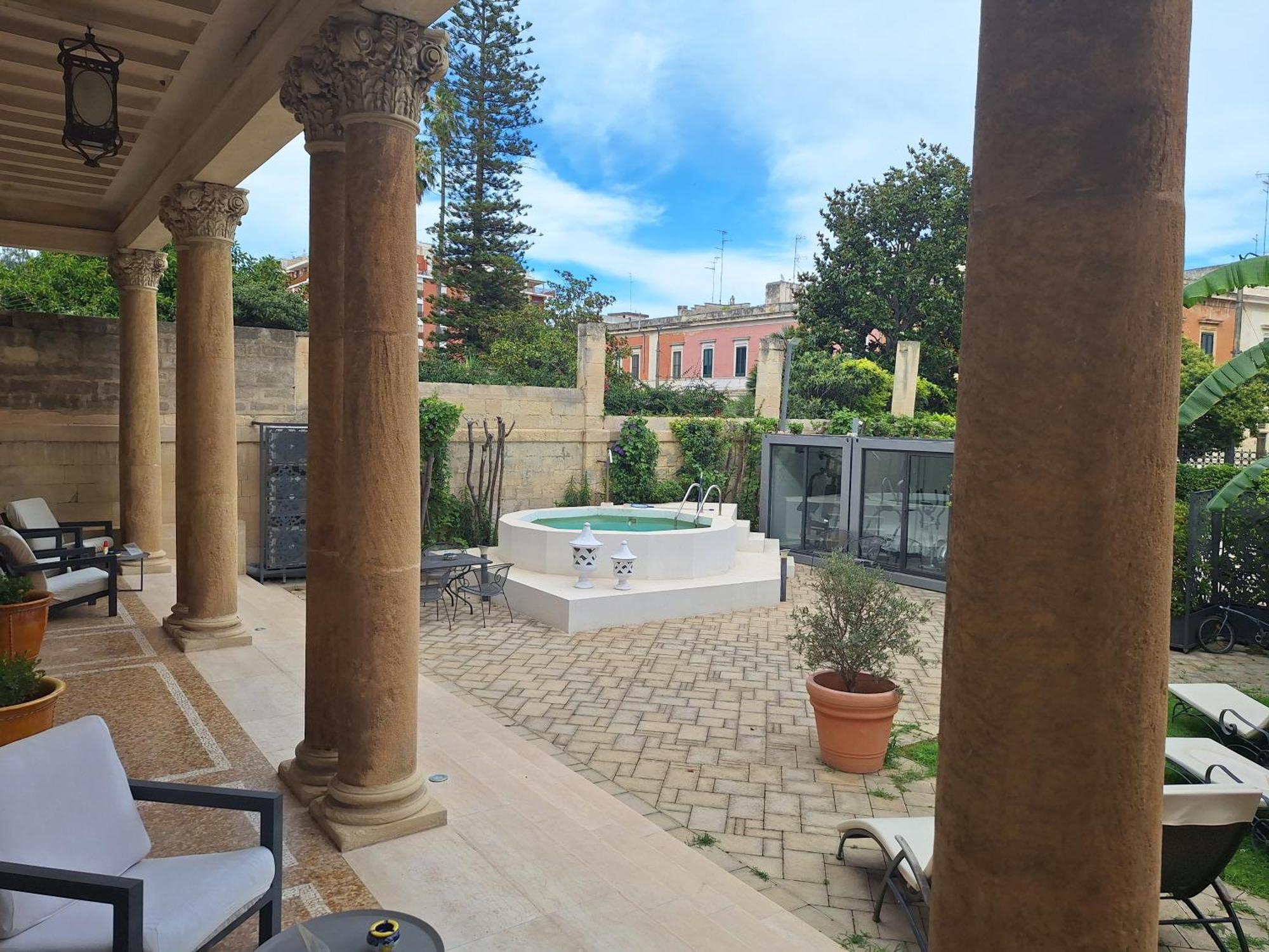 Dimora Charleston Lecce Parcheggio Privato In Loco Gratis Bed & Breakfast Екстериор снимка