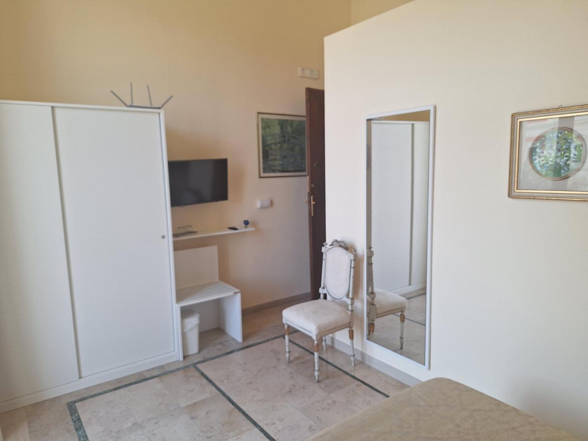 Dimora Charleston Lecce Parcheggio Privato In Loco Gratis Bed & Breakfast Стая снимка
