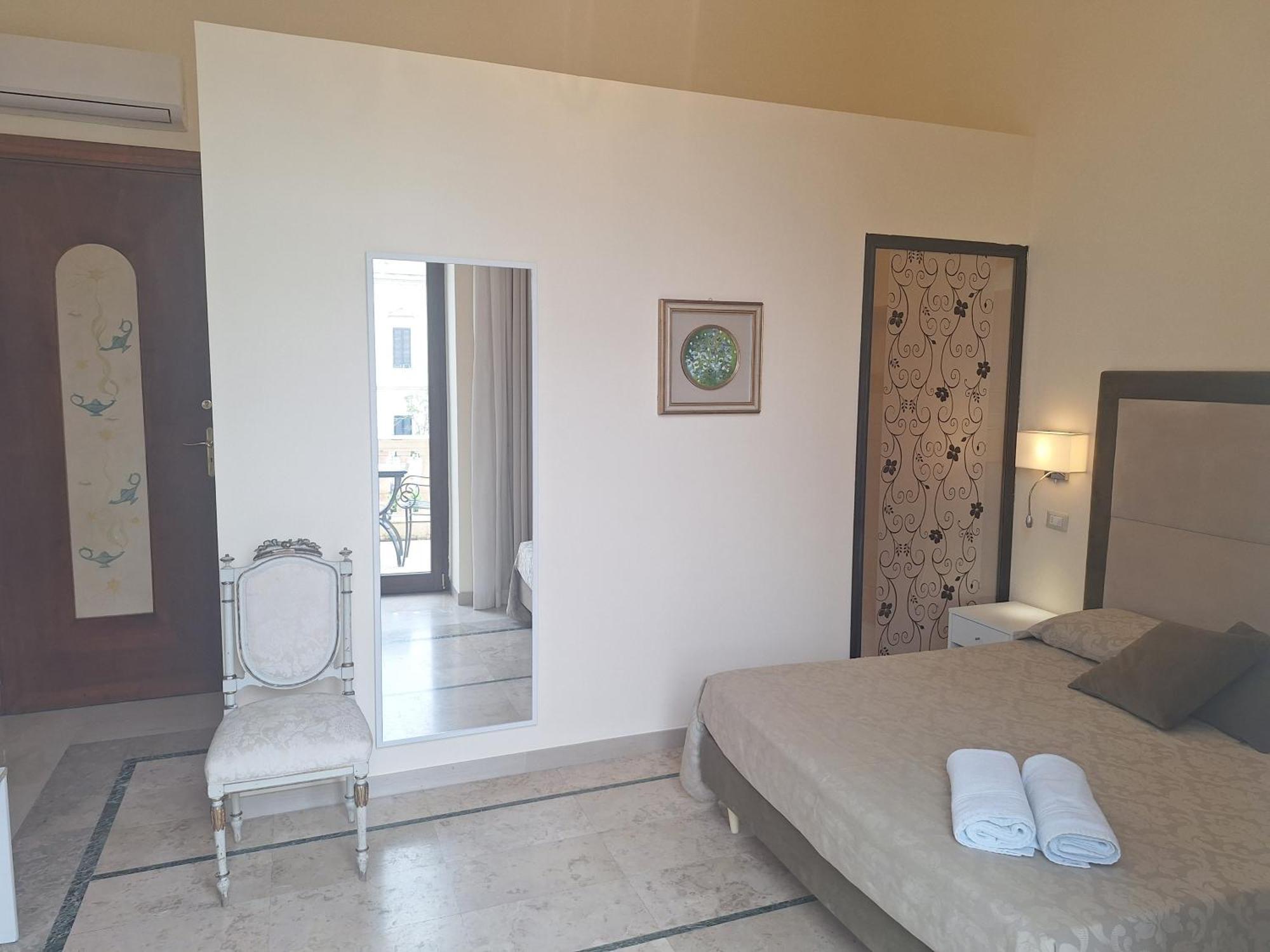 Dimora Charleston Lecce Parcheggio Privato In Loco Gratis Bed & Breakfast Стая снимка